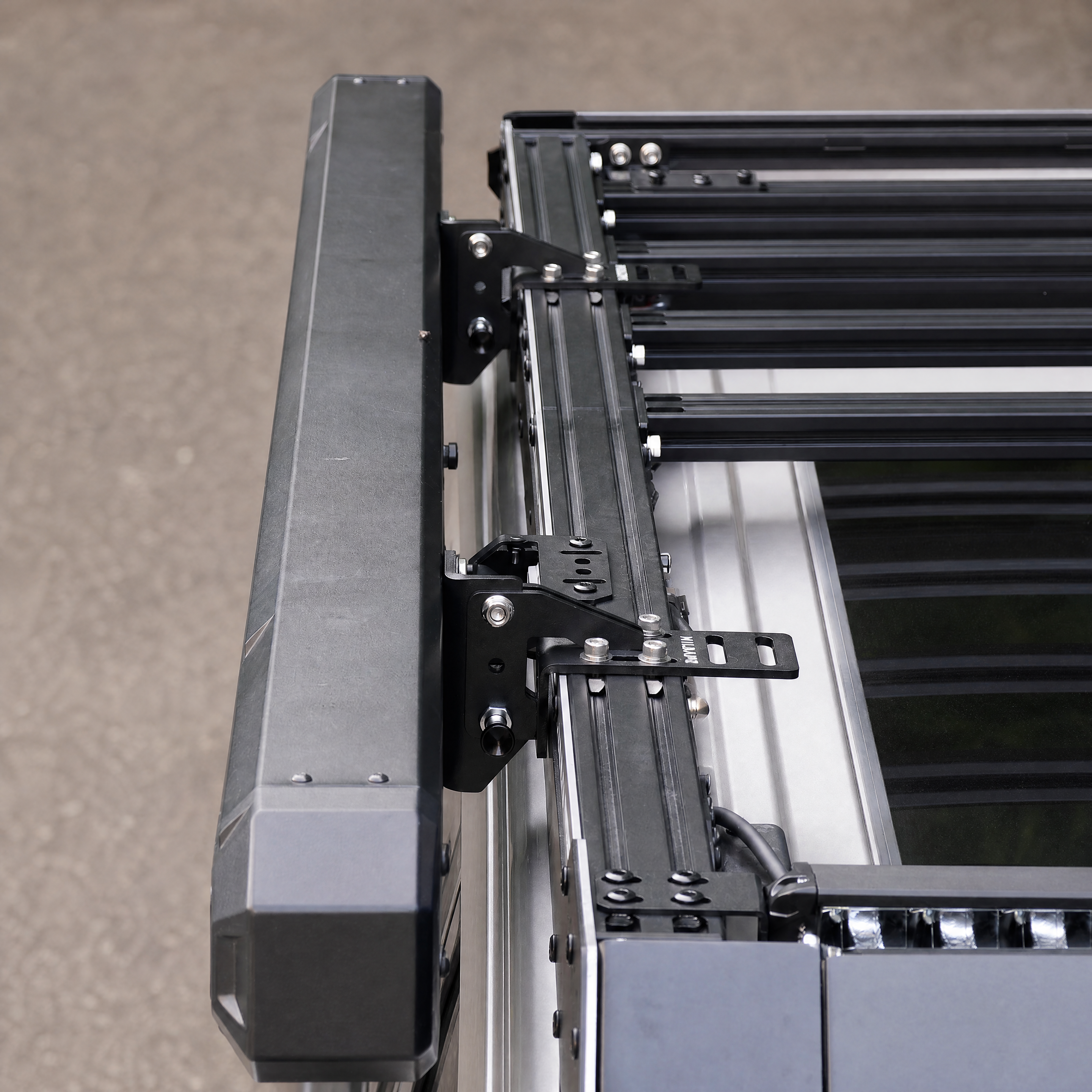 Quick-Install Roof Rack Awning Bracket